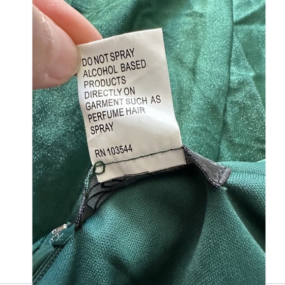 NEW La Femme Lace Up Back Jersey Mermaid Gown  Size 00 - Picture 12 of 12